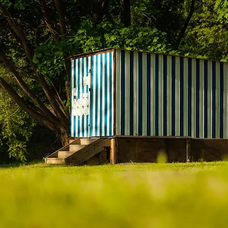 Hotel Ostende - U řeky Chocerady