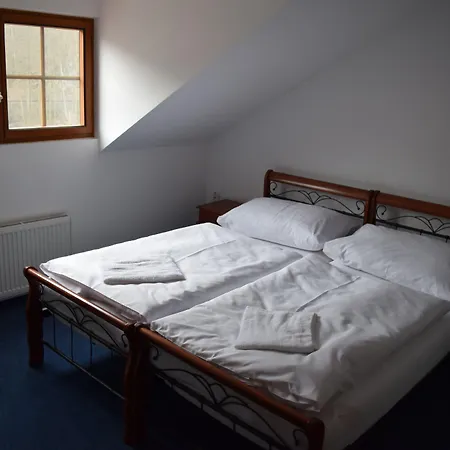 Hotel Ostende - U řeky 3*