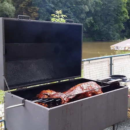 Ostende - U řeky 3*